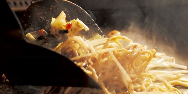 香ばしさ全開!魅惑のアツアツ鉄板グルメ